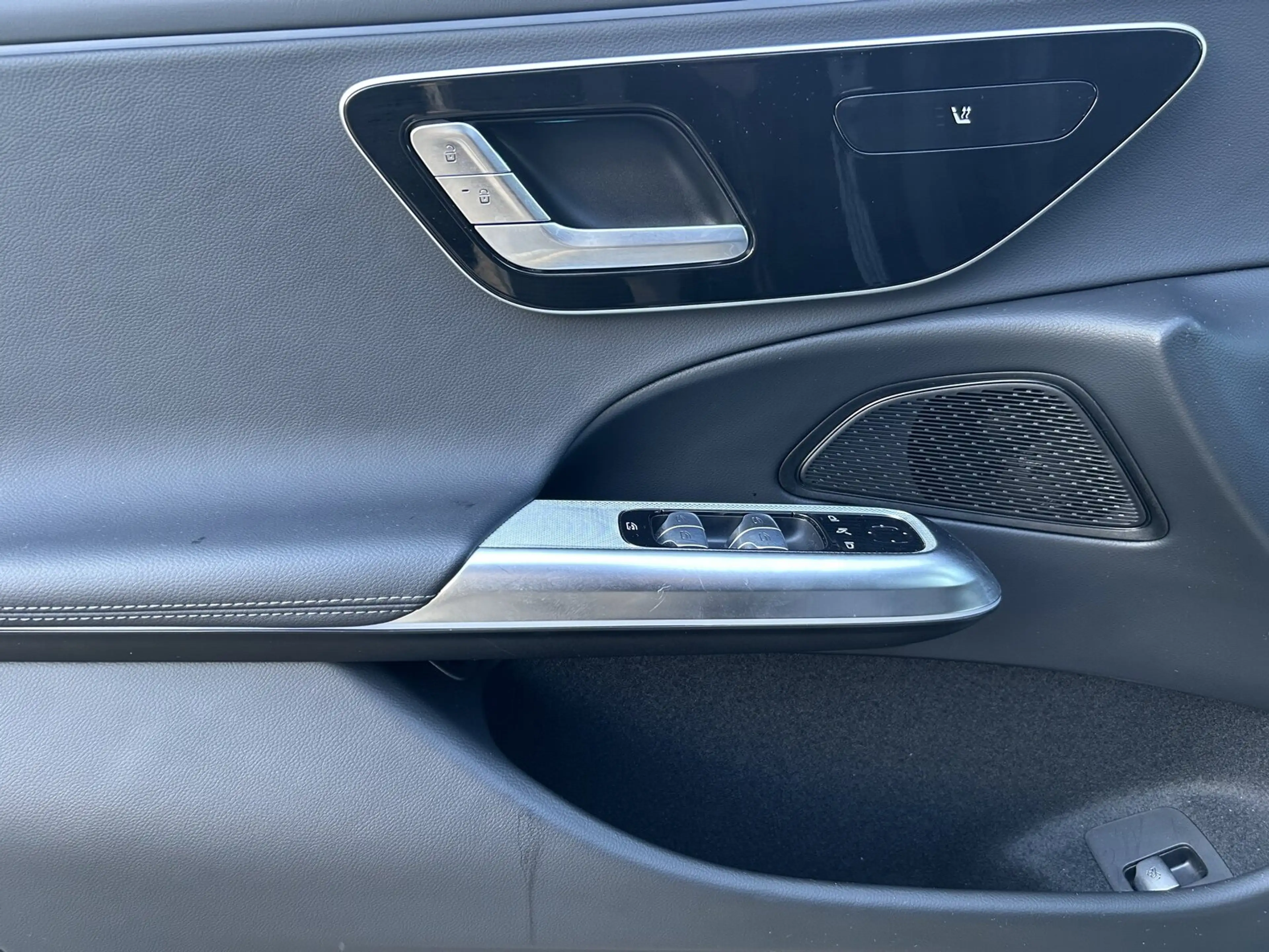 Mercedes-Benz E 200 E 200 Limousine AMG*NIGHT*MBUX*KEYLESS*DISTRONIC — photo 15