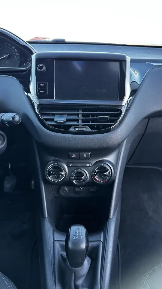 Peugeot 208 208 — photo 8