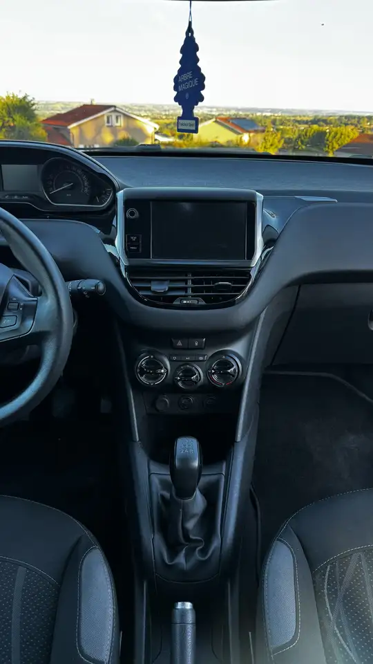 Peugeot 208 208 — photo 7