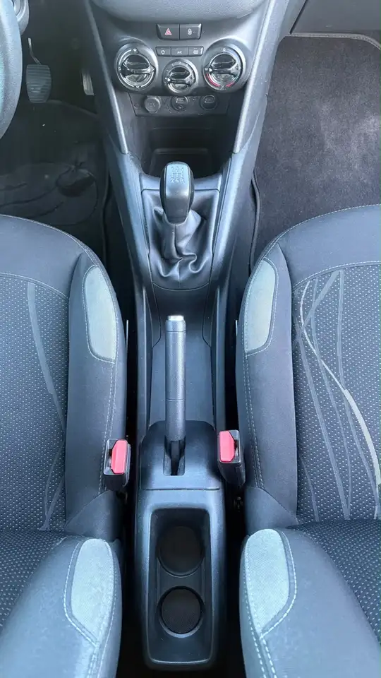 Peugeot 208 208 — photo 11