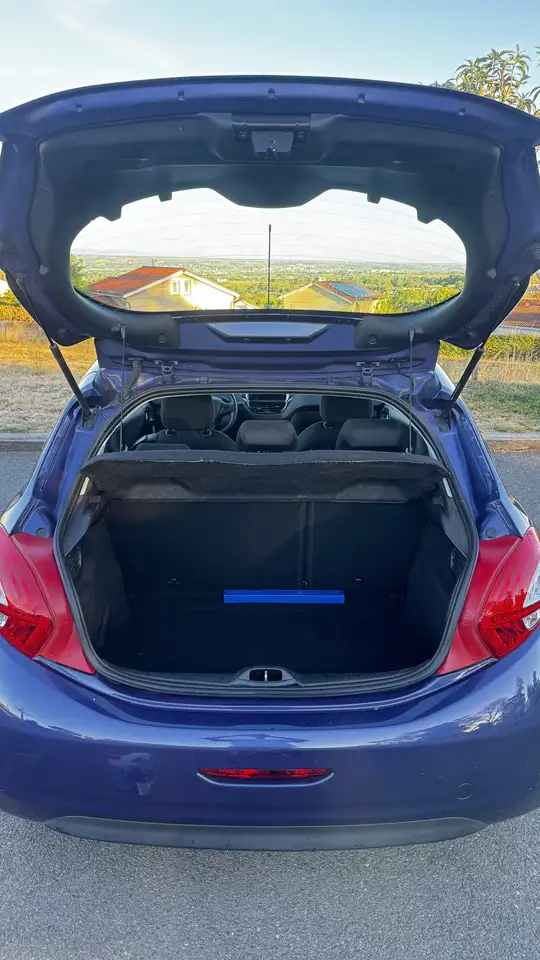 Peugeot 208 208 — photo 14