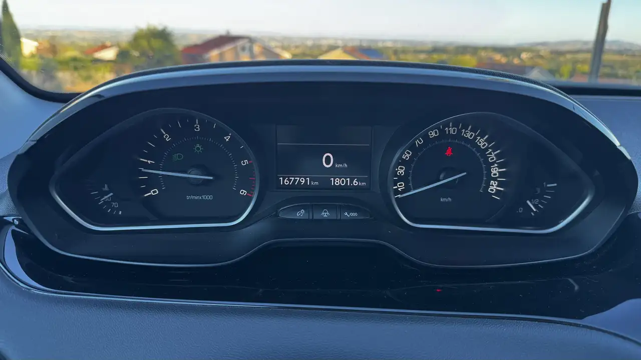 Peugeot 208 208 — photo 10