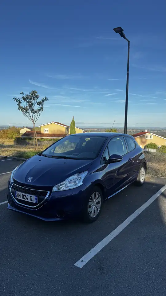 Peugeot 208 208 — photo 2