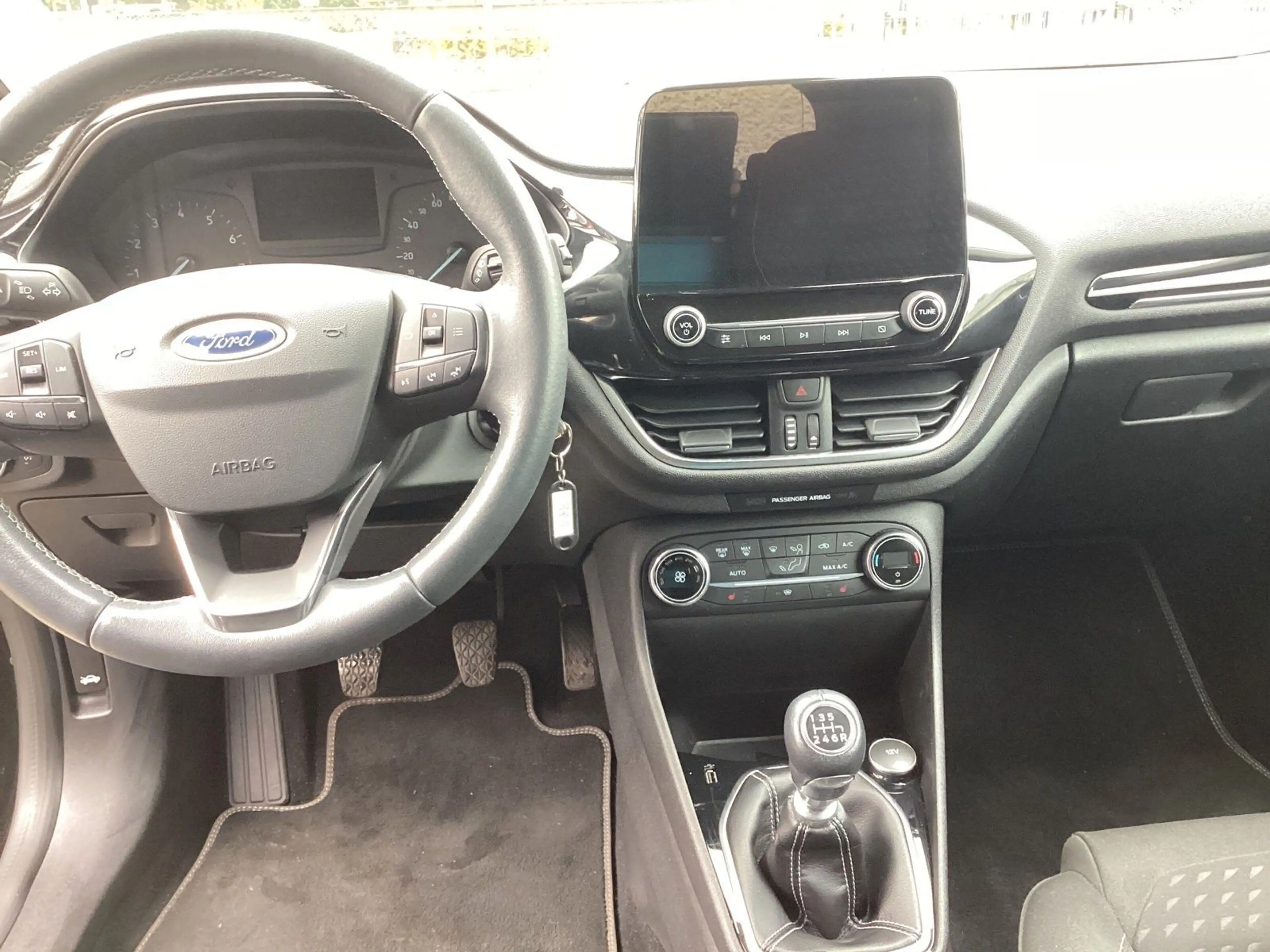 Ford Fiesta Titanium*Sitzheizung* — photo 9