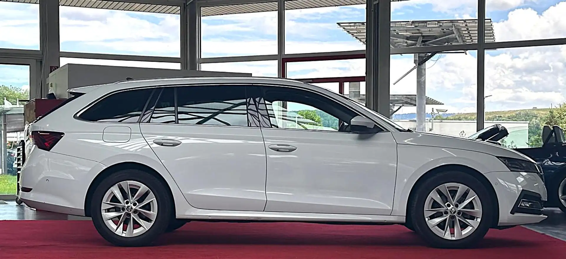 Skoda Octavia 2,0 TDI DSG STANDHZ HUD ACC AHK PANO RFK Weiß - 2