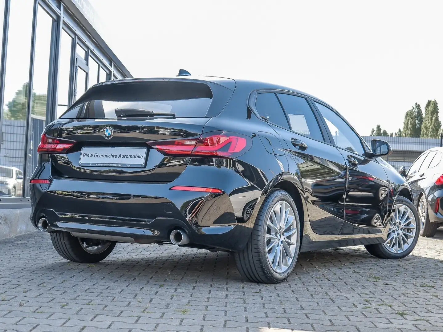BMW 118 d 5-Türer Advantage LC Prof. Navi LED DAB PDC Schwarz - 2