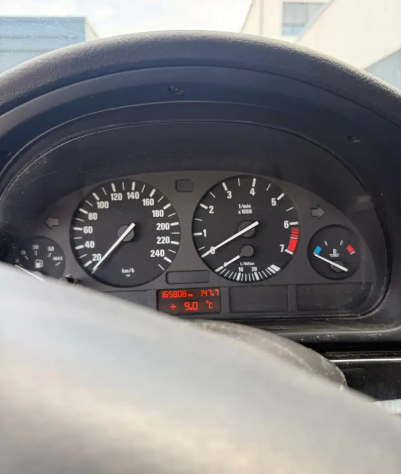 BMW 520i, foto 8