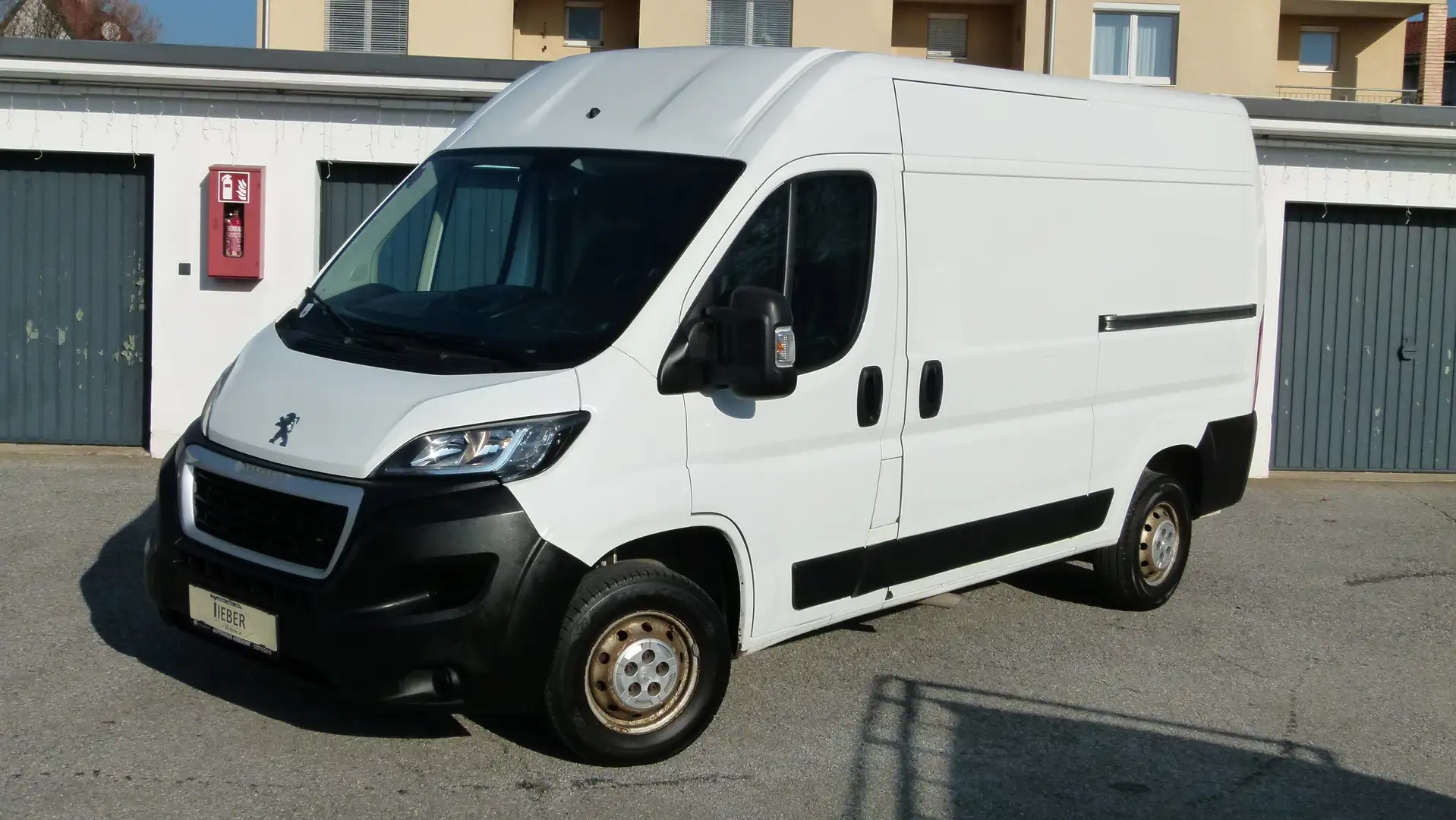 Peugeot Boxer 335 L2H2 Pro BlueHDi 130 *1.BESITZ* Weiß - 1