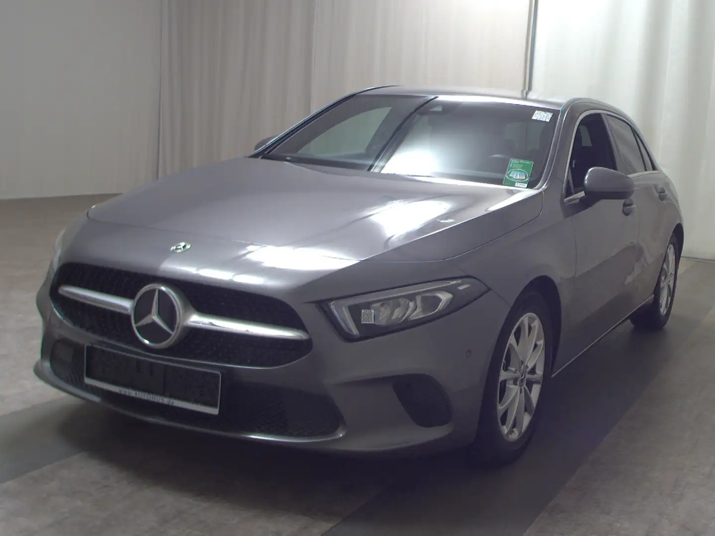 Mercedes-Benz A 160 Progressive MBUX High Navi LED PDC SHZ Grau - 2