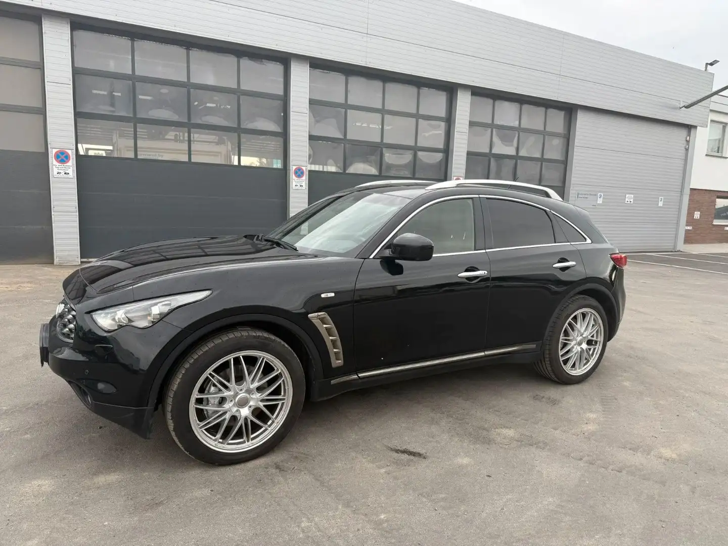 Infiniti FX FX37 GT Black - 1