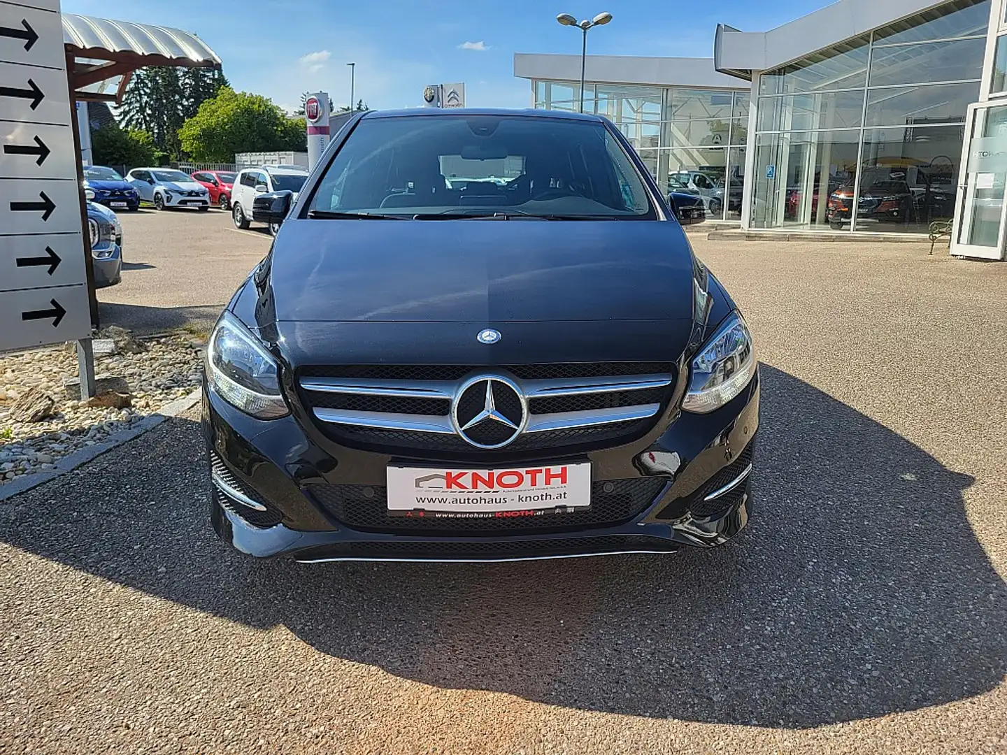 Mercedes-Benz B 180 d Zwart - 2