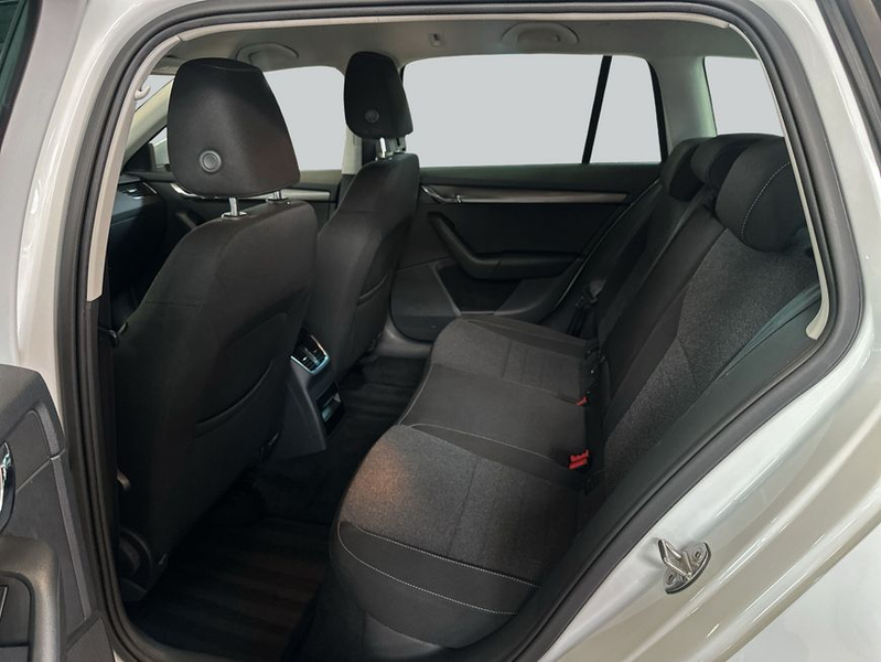 Skoda Octavia Combi 2.0 TDI DSG Soleil AHK — photo 11