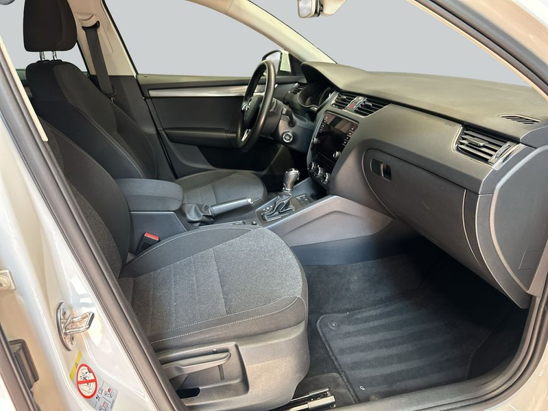 Skoda Octavia Combi 2.0 TDI DSG Soleil AHK — photo 12