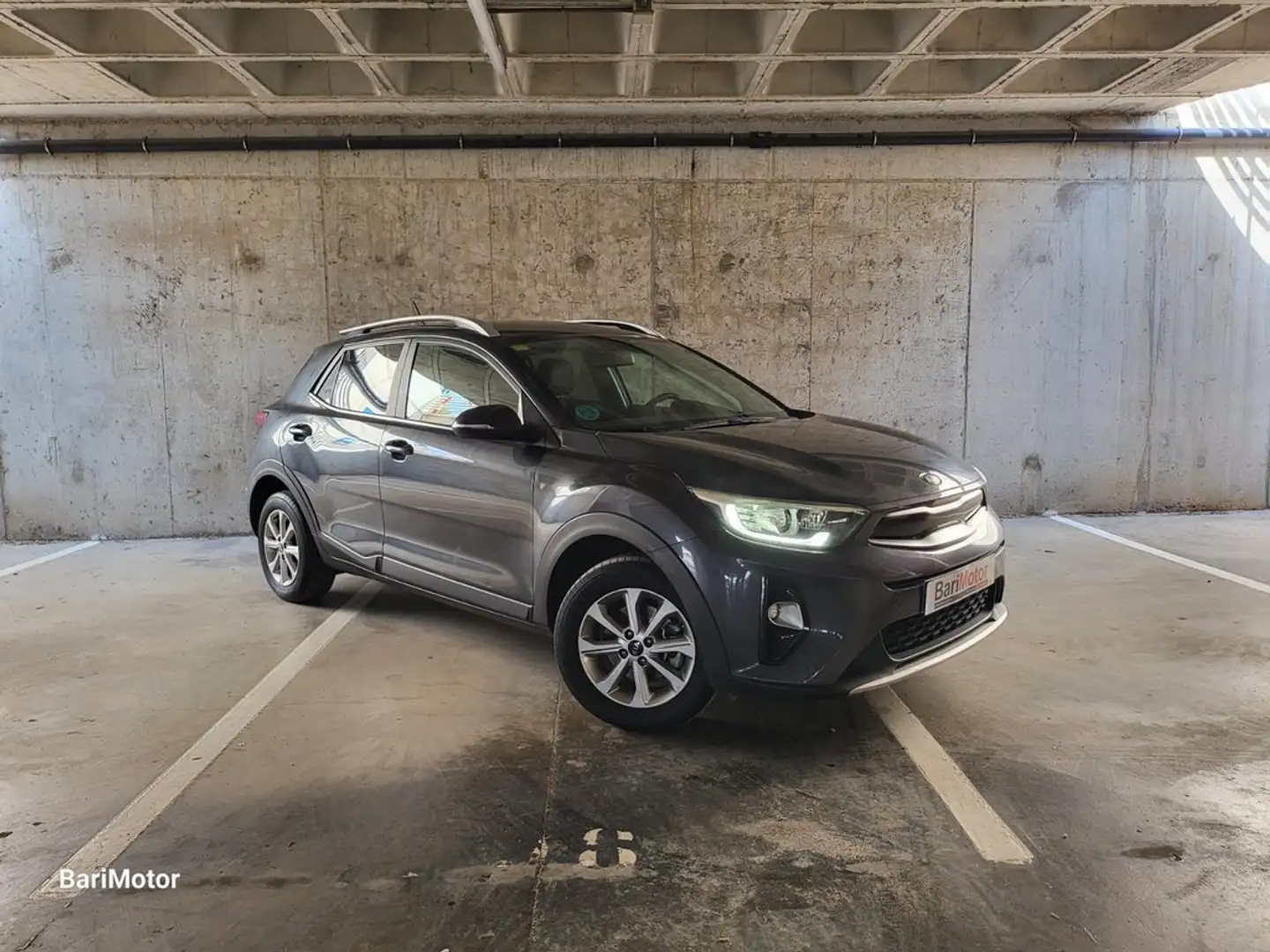 Kia Stonic 1.2 CVVT Eco-Dynamic Drive 84 Gris - 1