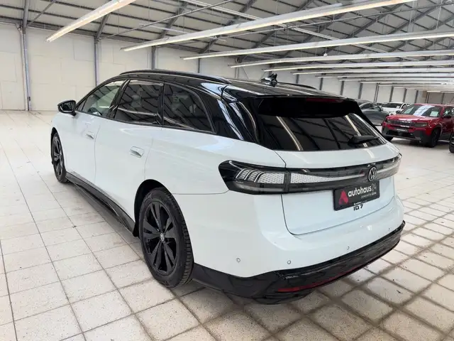 Volkswagen Id.7 view 4