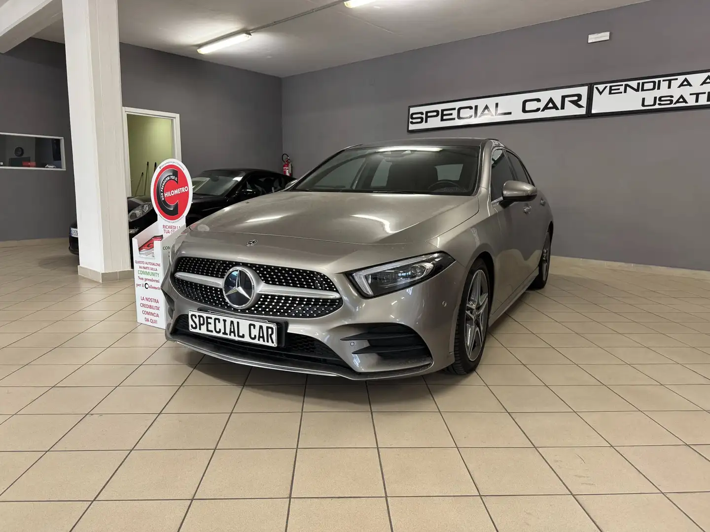 Mercedes-Benz A 180 Classe A 180 d Premium auto TETTO PELLE LED INTERN Grigio - 2