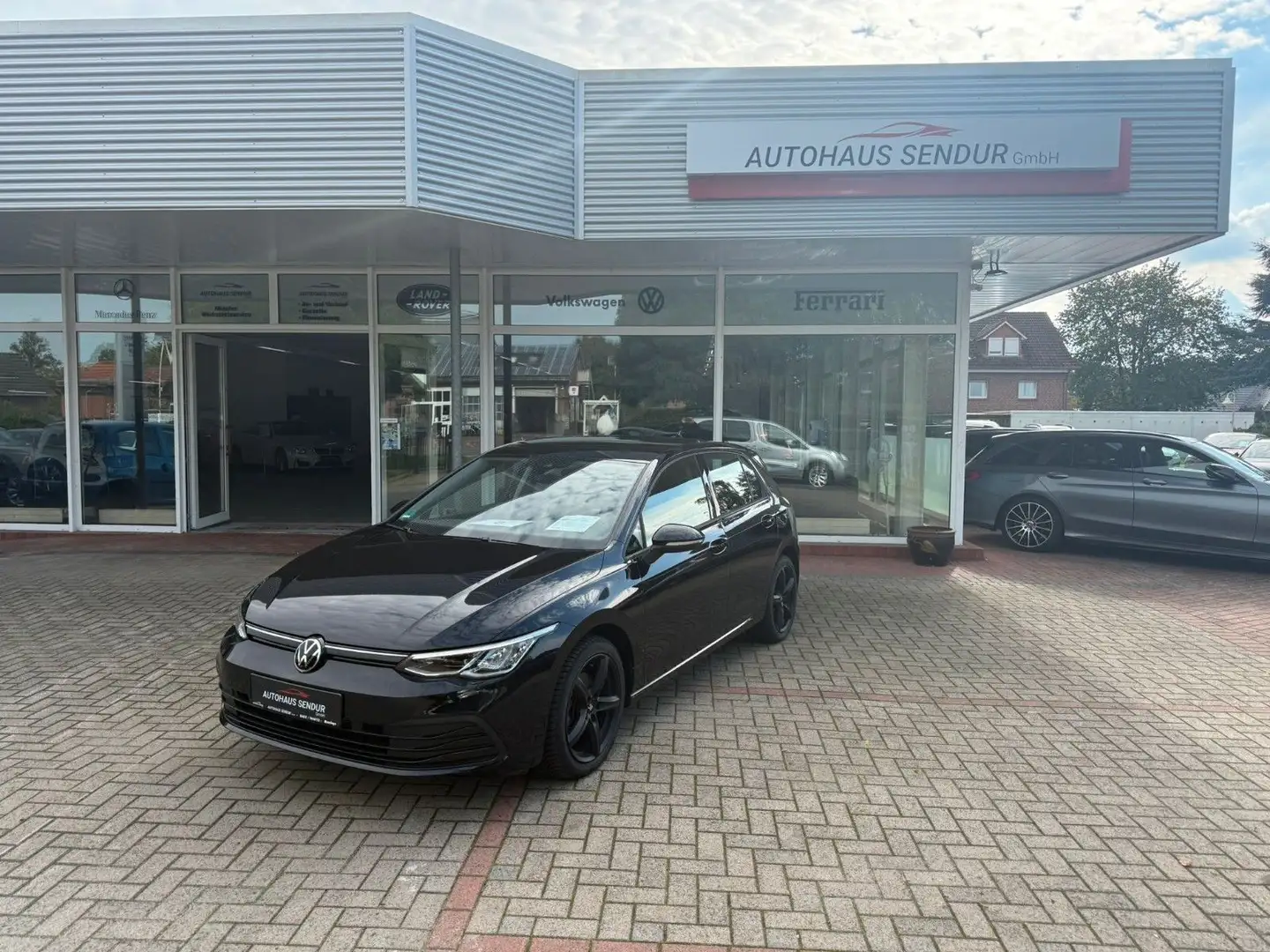 Volkswagen Golf VIII Lim. Life /SERVICE NEU/TOP/AHK Schwarz - 1
