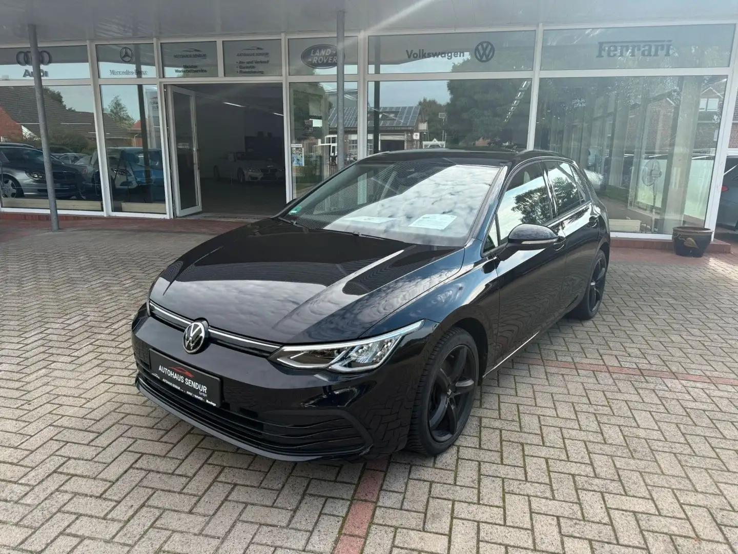 Volkswagen Golf VIII Lim. Life /SERVICE NEU/TOP/AHK Schwarz - 2