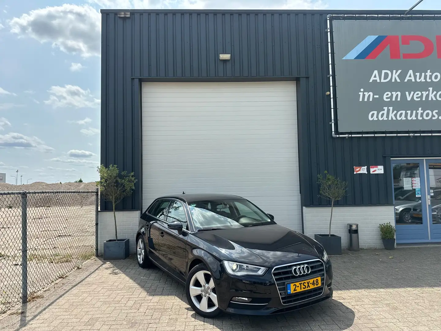 Audi A3 Sportback 1.4 TFSI CoD Ambition Pro Line plus AUTO Zwart - 2
