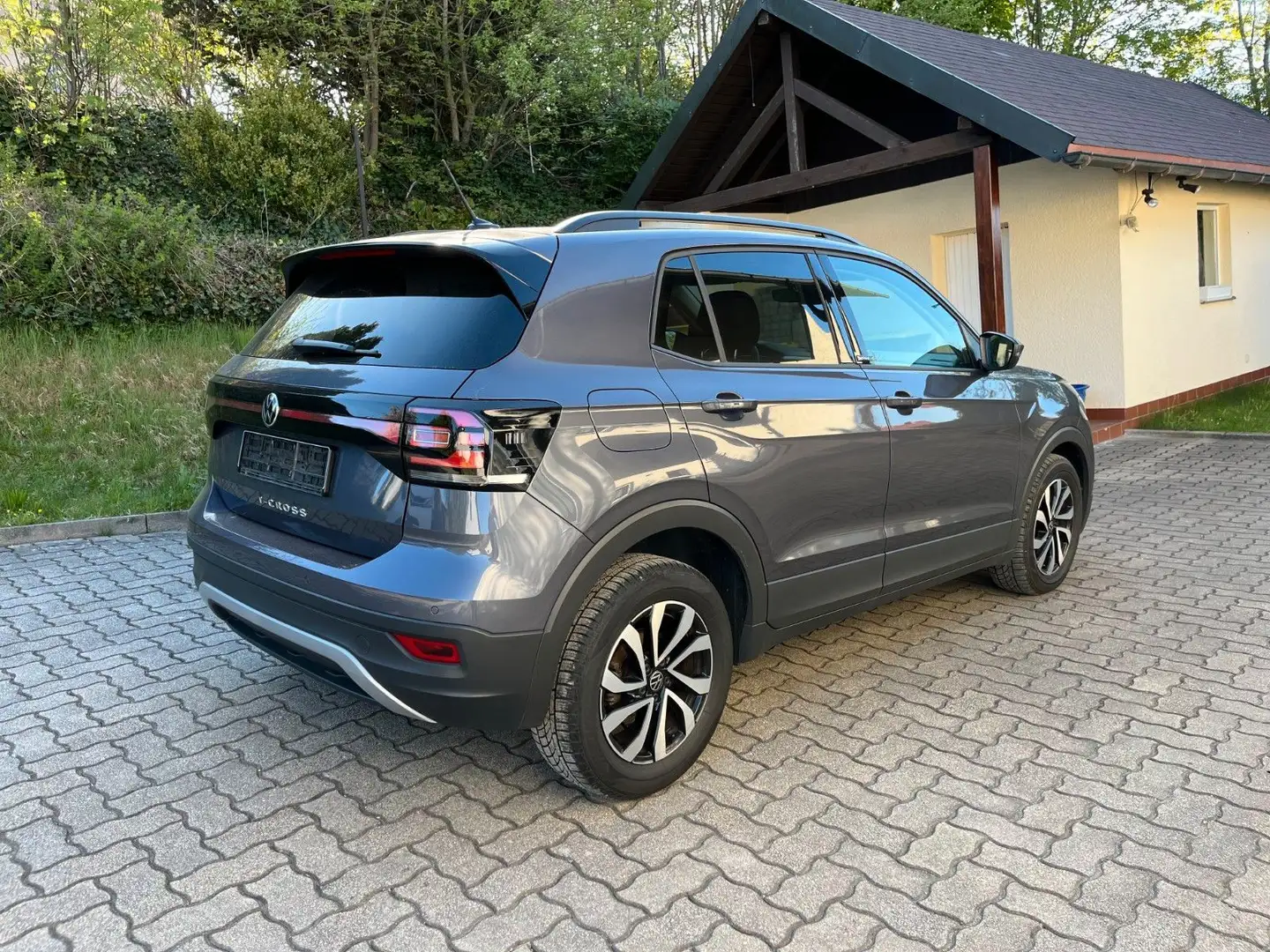 Volkswagen T-Cross Active DSG - Navi, LED, ACC Gris - 2