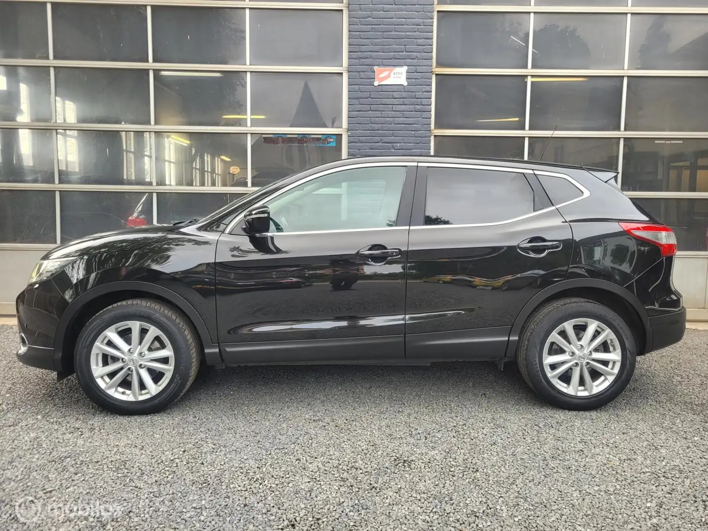 Nissan Qashqai 1.2 Premier Edition | CRUISE | CLIMA | PANO | Black - 2