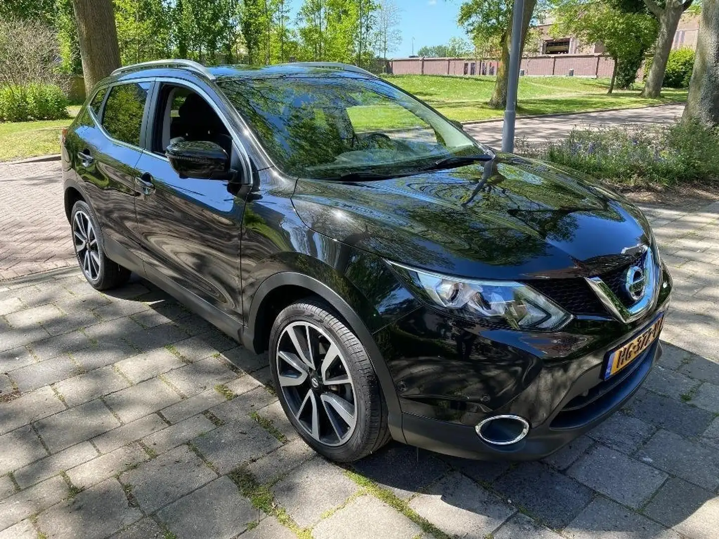 Nissan Qashqai Qashqai 1.2 Tekna PANO 360 Zwart - 2