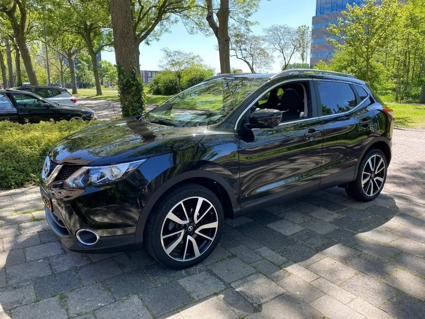 Nissan Qashqai Qashqai 1.2 Tekna PANO 360 Zwart - 1