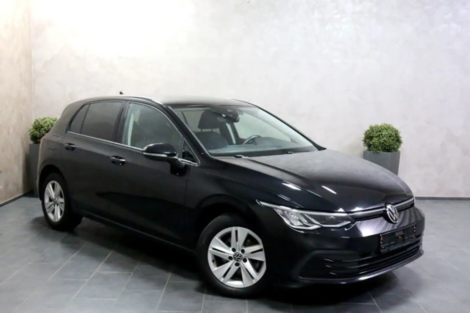Volkswagen Golf VIII TSI Lim. Life LED VIR SHZ NAVI CarPlay Fekete - 2