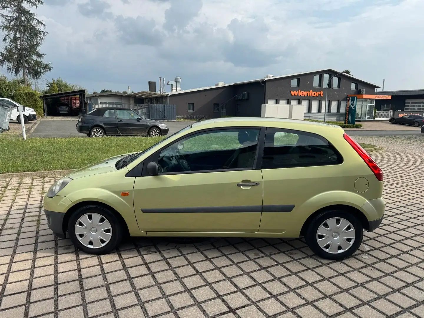 Ford Fiesta Ambiente *NUR 72000 KM*TÜV NEU* Gelb - 2