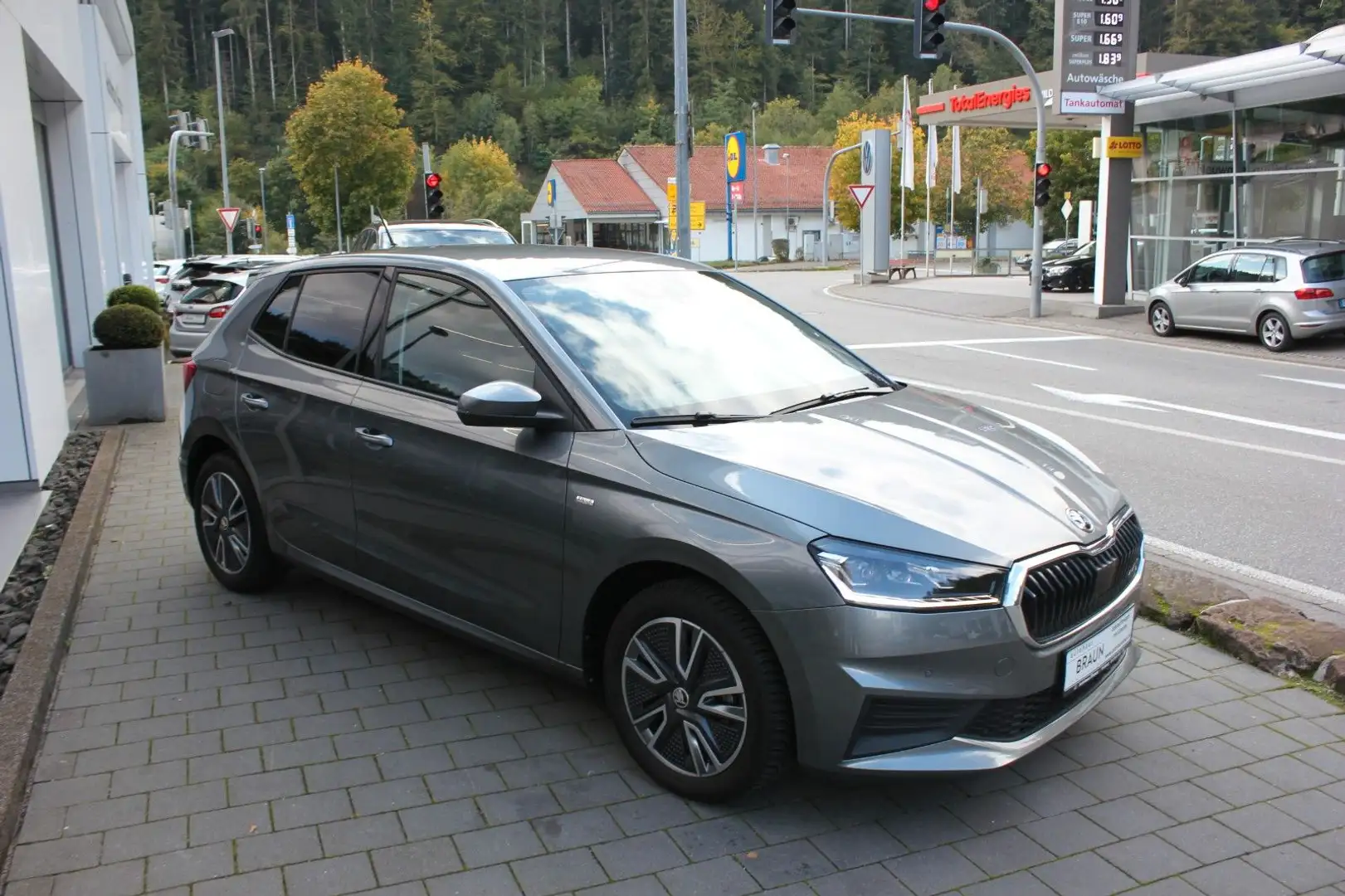 Skoda Fabia Tour 1.0 TSI LED,Navi,PDC,BT,GRA,SHZ,Kamer Grau - 2