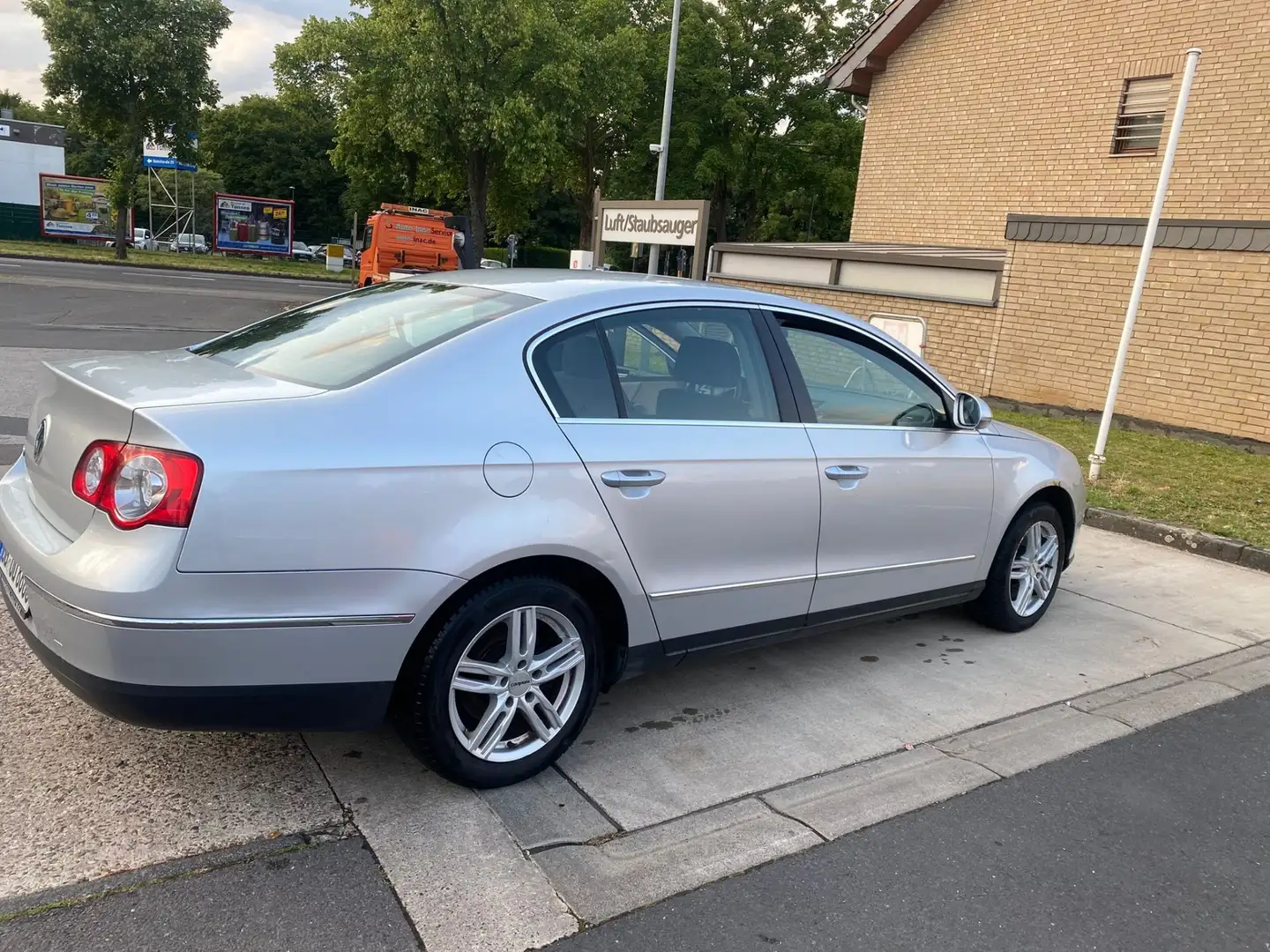 Volkswagen Passat 1.6 Gris - 2