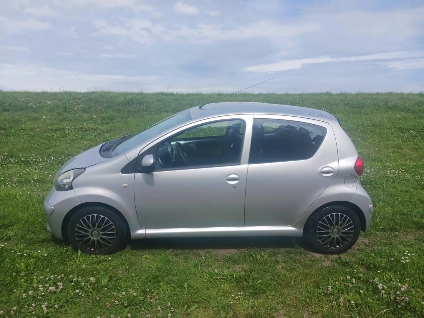 Toyota Aygo 1.0i 12V Airco 5-drs Grijs - 2