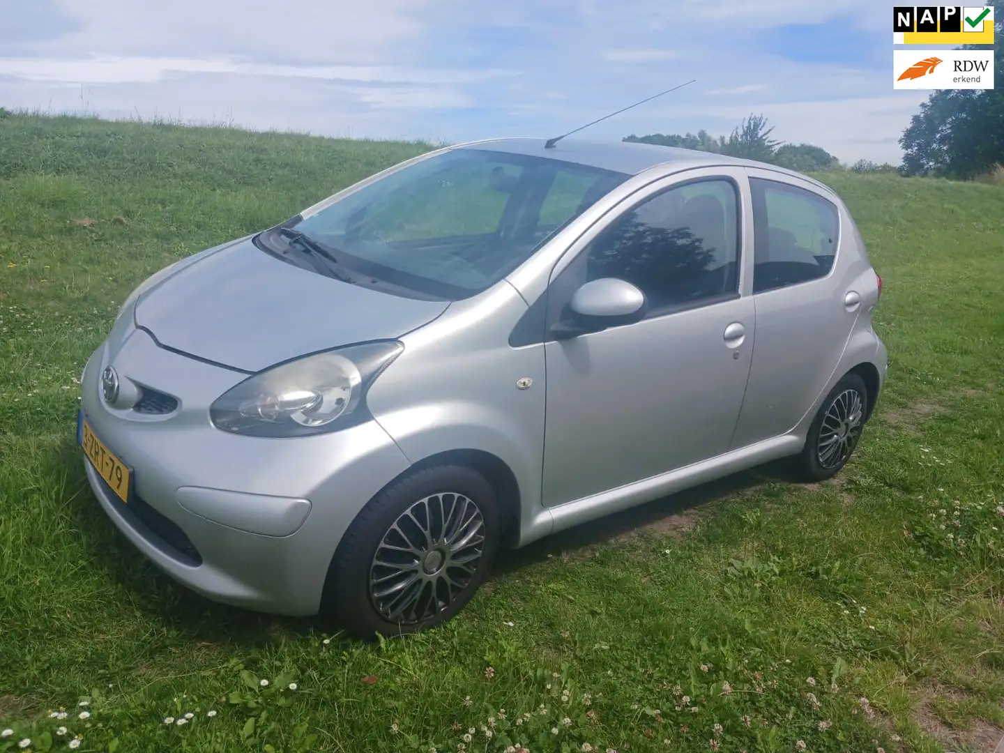 Toyota Aygo 1.0i 12V Airco 5-drs Grijs - 1