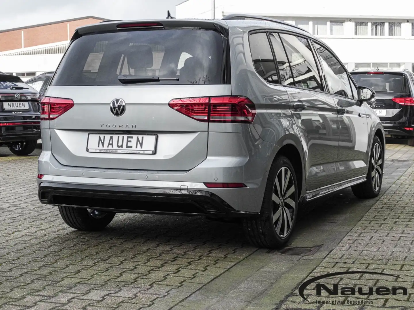 Volkswagen Touran Highline 1,5l TSI DSG+7-Sitzer+Kurzzulassung Silber - 2
