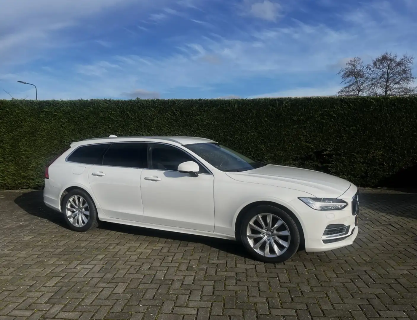 Volvo V90 2.0 T8 AWD Twin Engine All-in prijs! Wit - 2