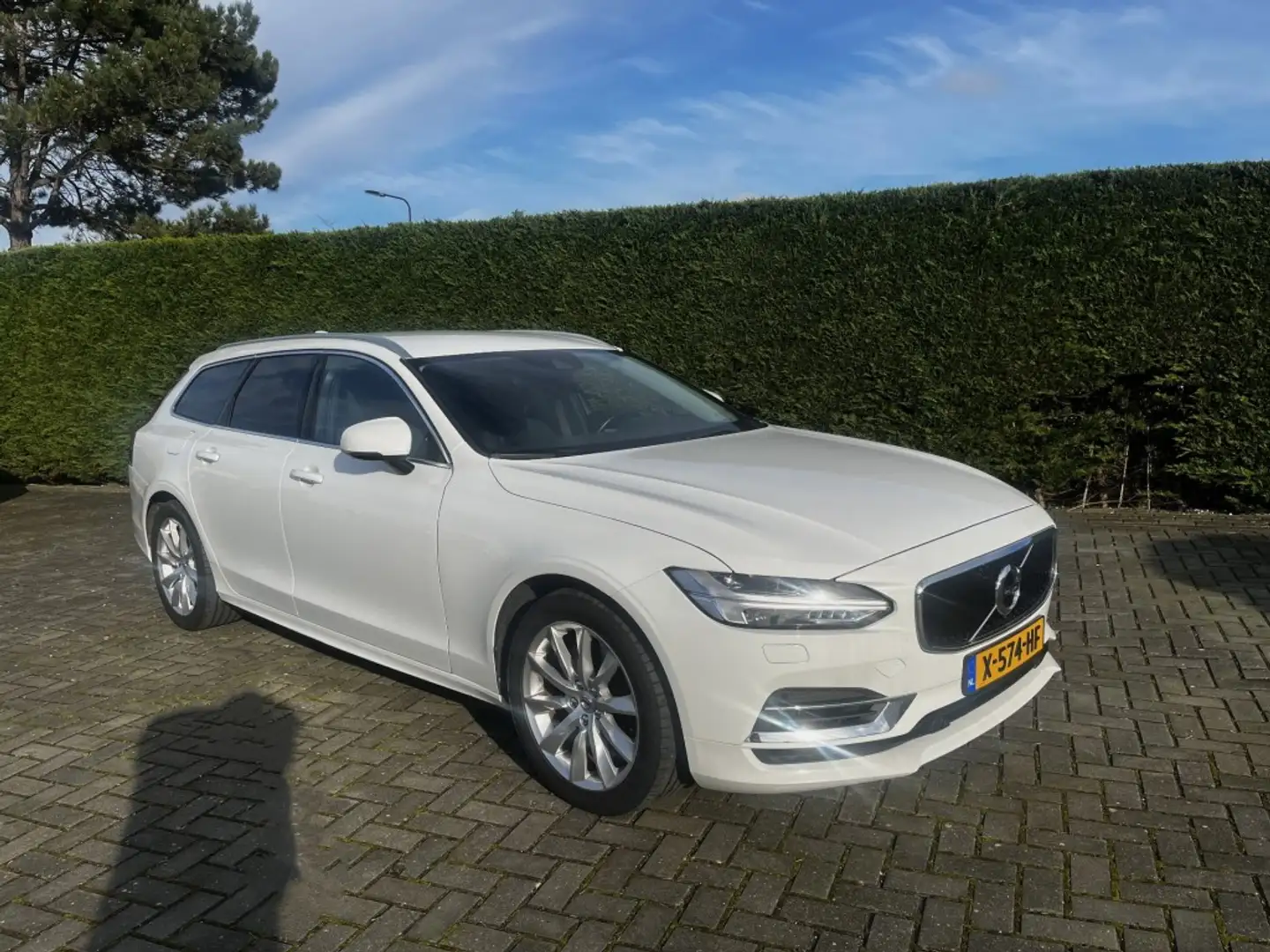 Volvo V90 2.0 T8 AWD Twin Engine All-in prijs! Wit - 1