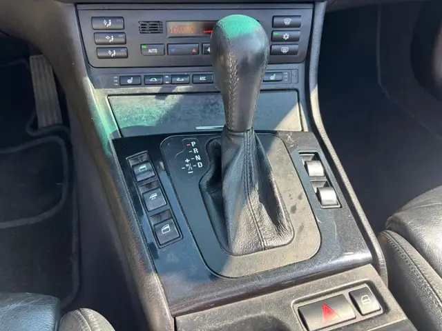 BMW 3 Series view 15