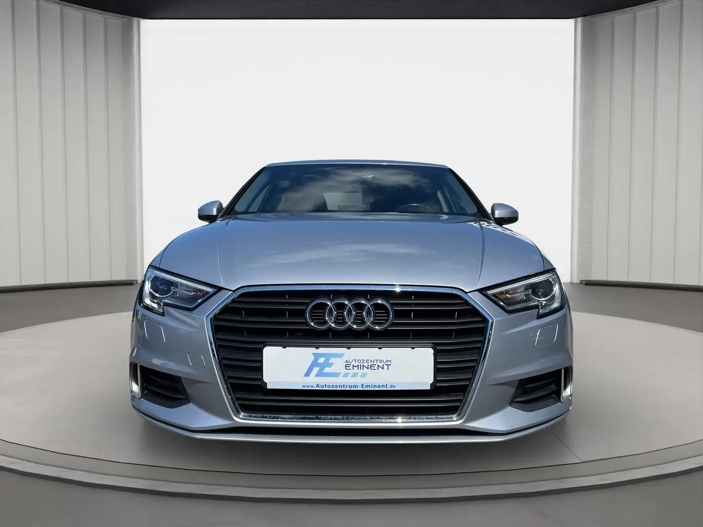 Audi A3 1.6 TDI Lim. SHZ NAVI AAC CC XENON Argent - 2