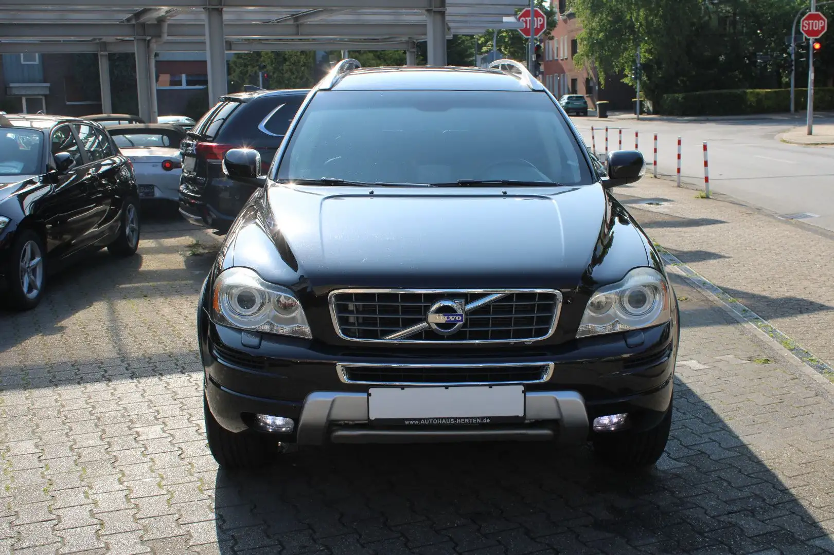 Volvo XC90 D5 Momentum Geartronic*7SITZER*NAVI*XENON* Schwarz - 2