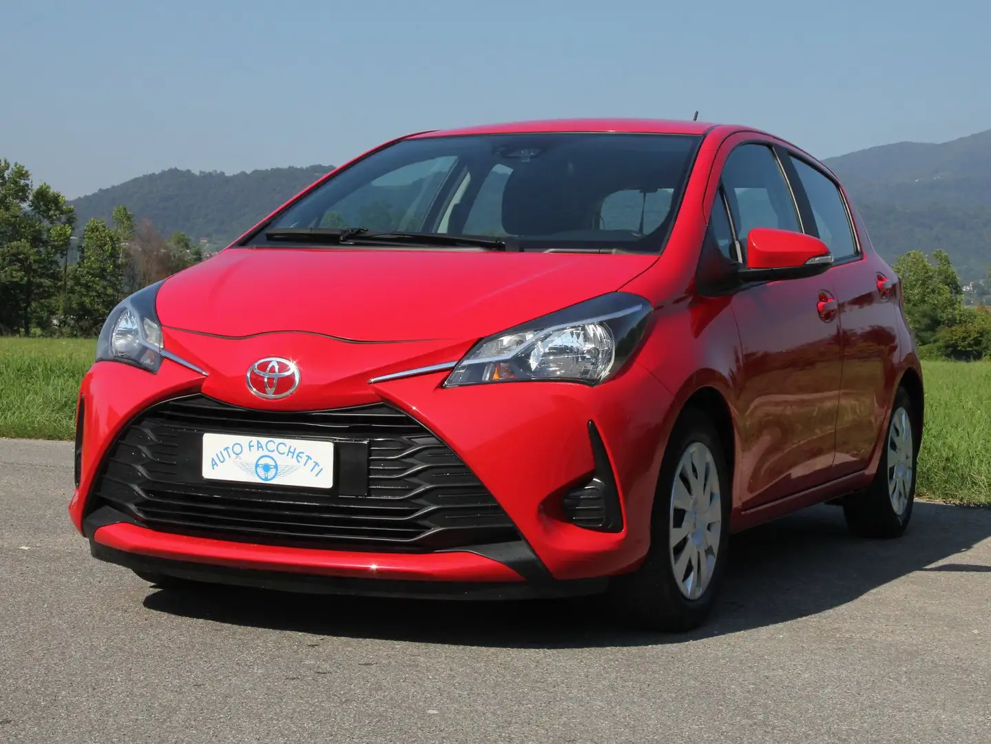 Toyota Yaris Yaris 5p 1.0 Cool my18 Czerwony - 1