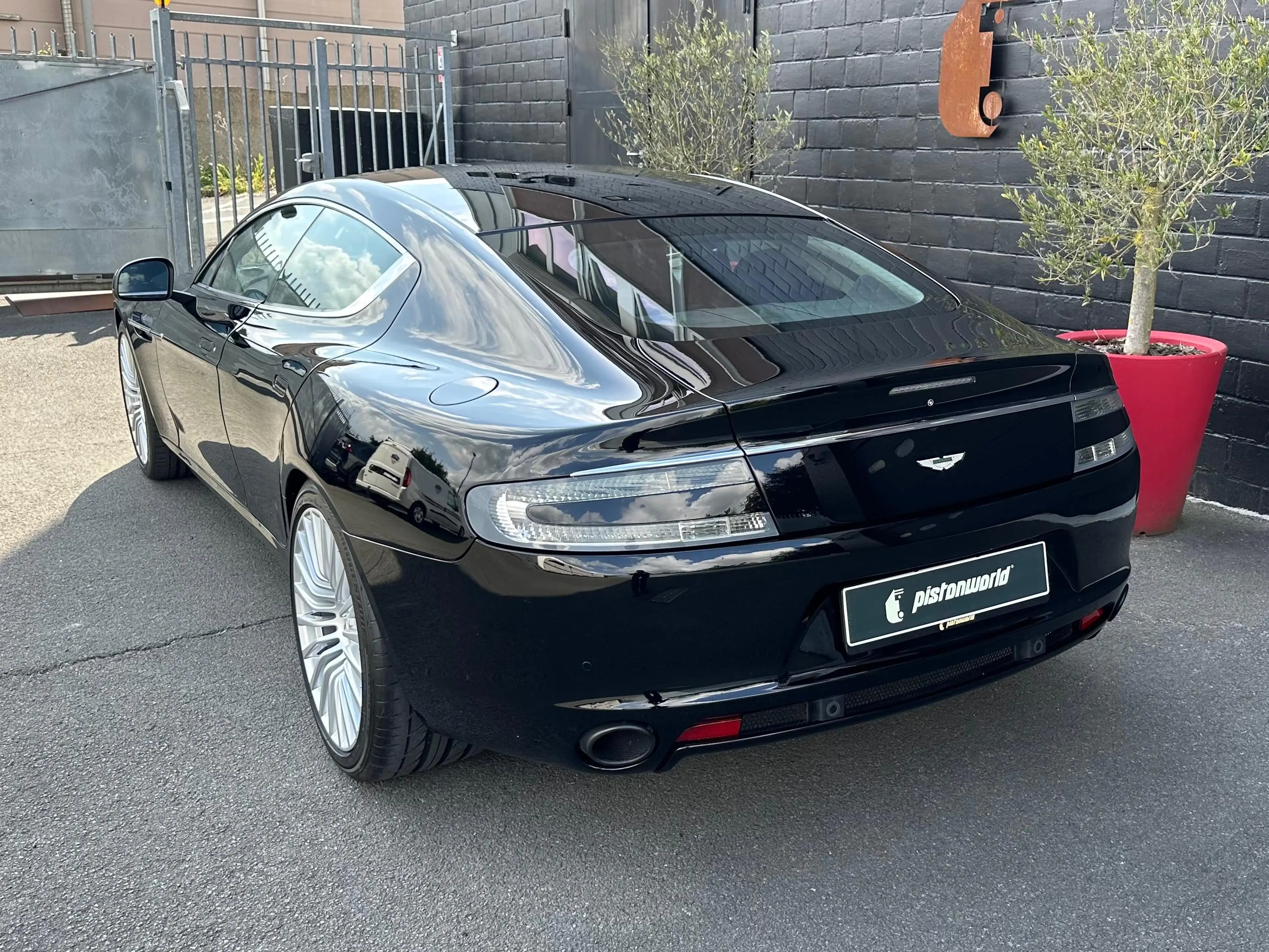 Aston Martin Rapide — photo 6