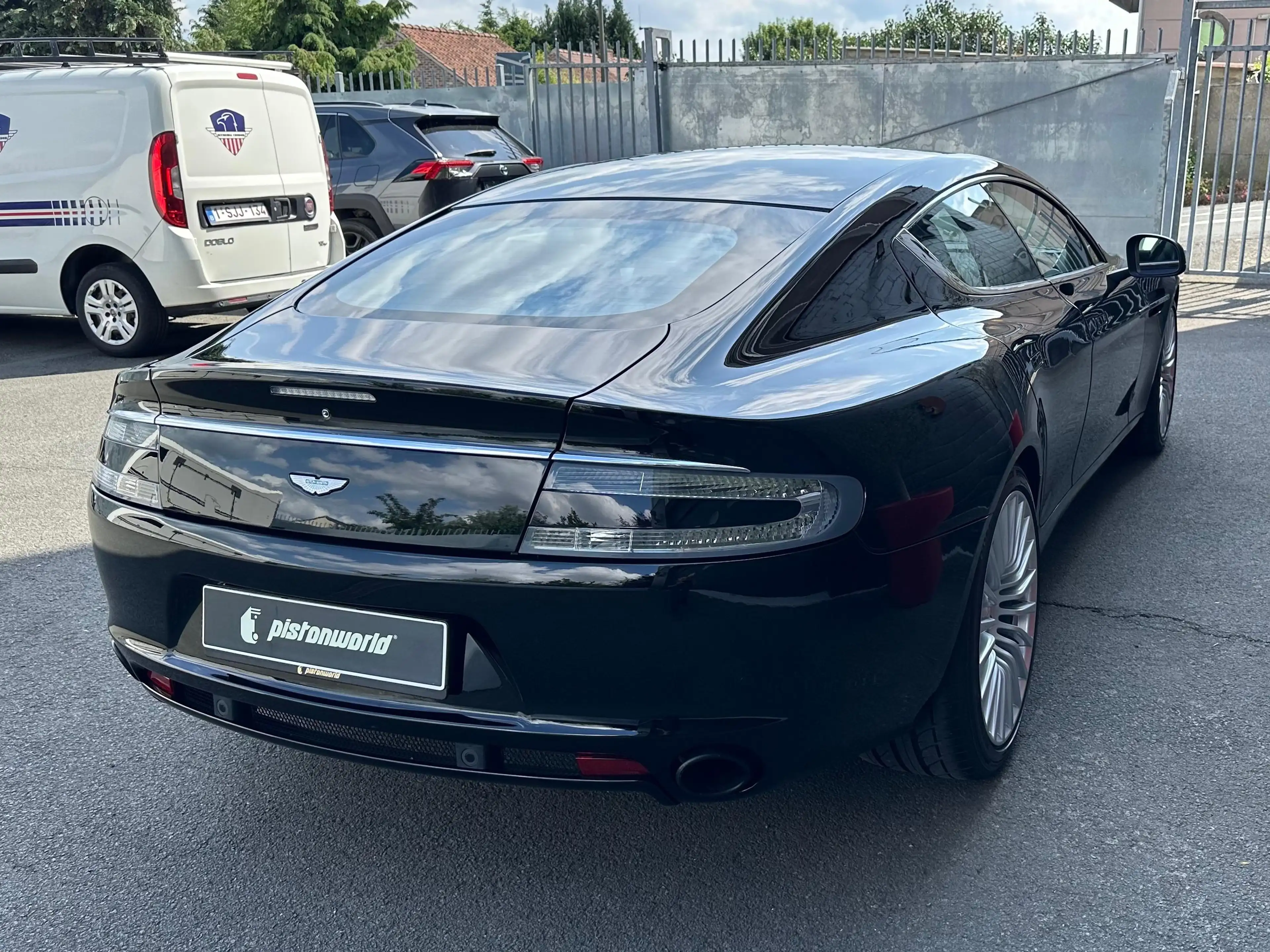 Aston Martin Rapide — photo 8
