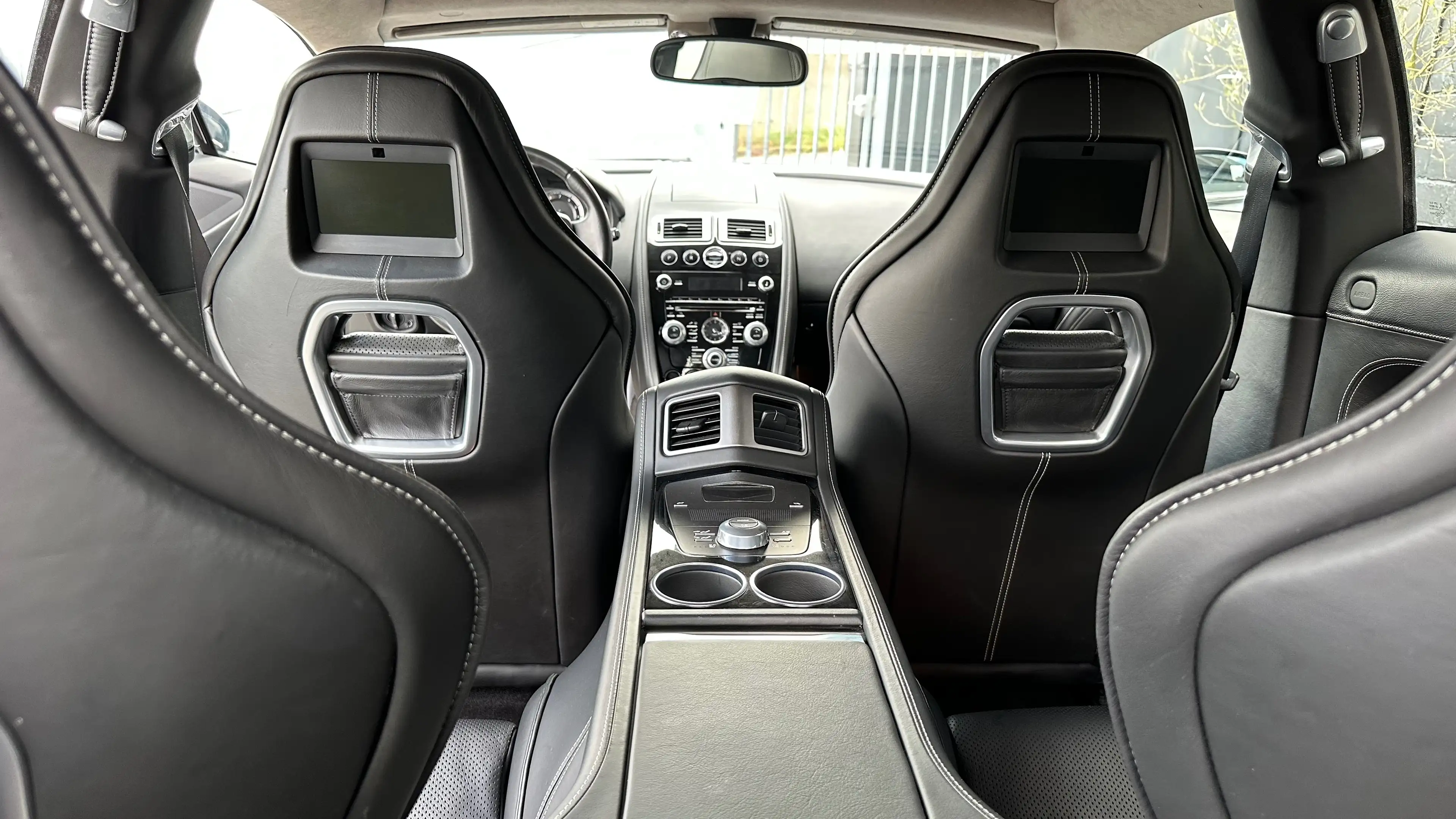 Aston Martin Rapide — photo 14