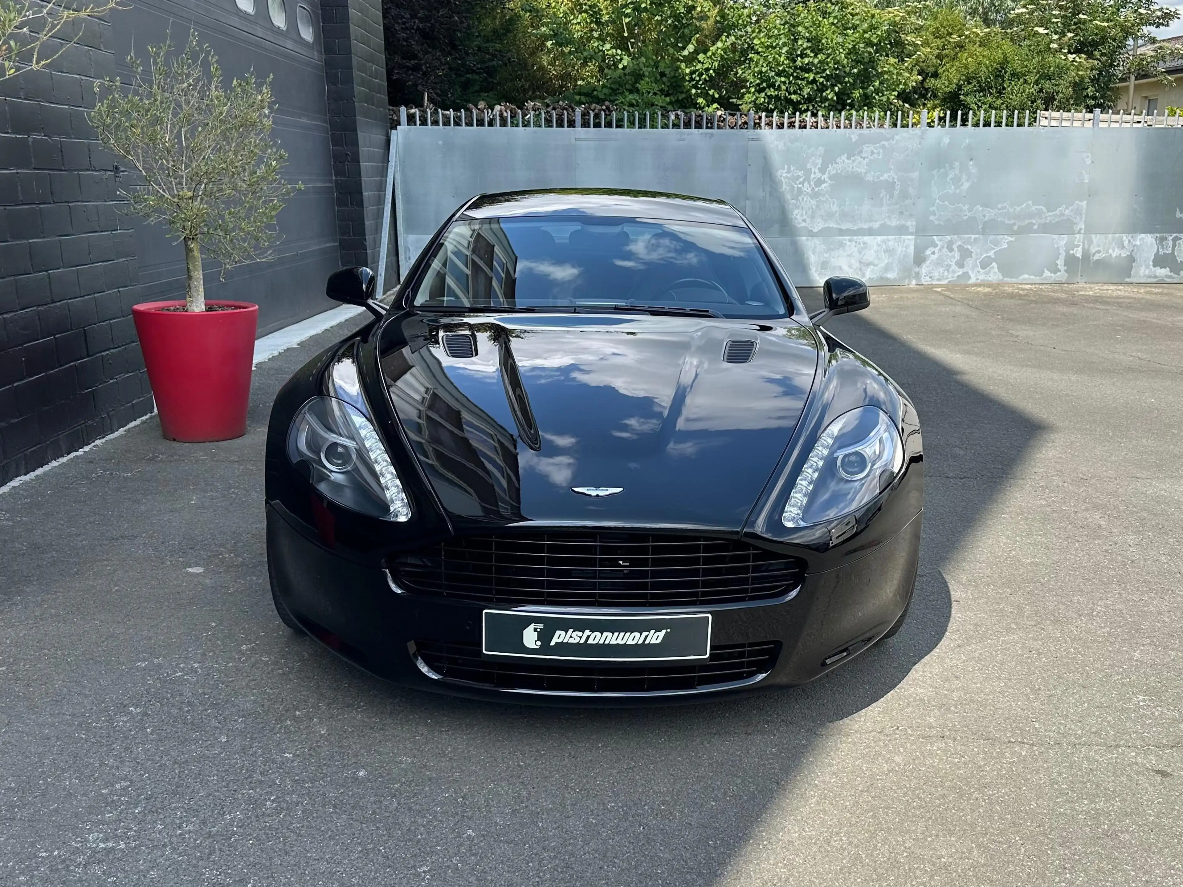 Aston Martin Rapide — photo 3