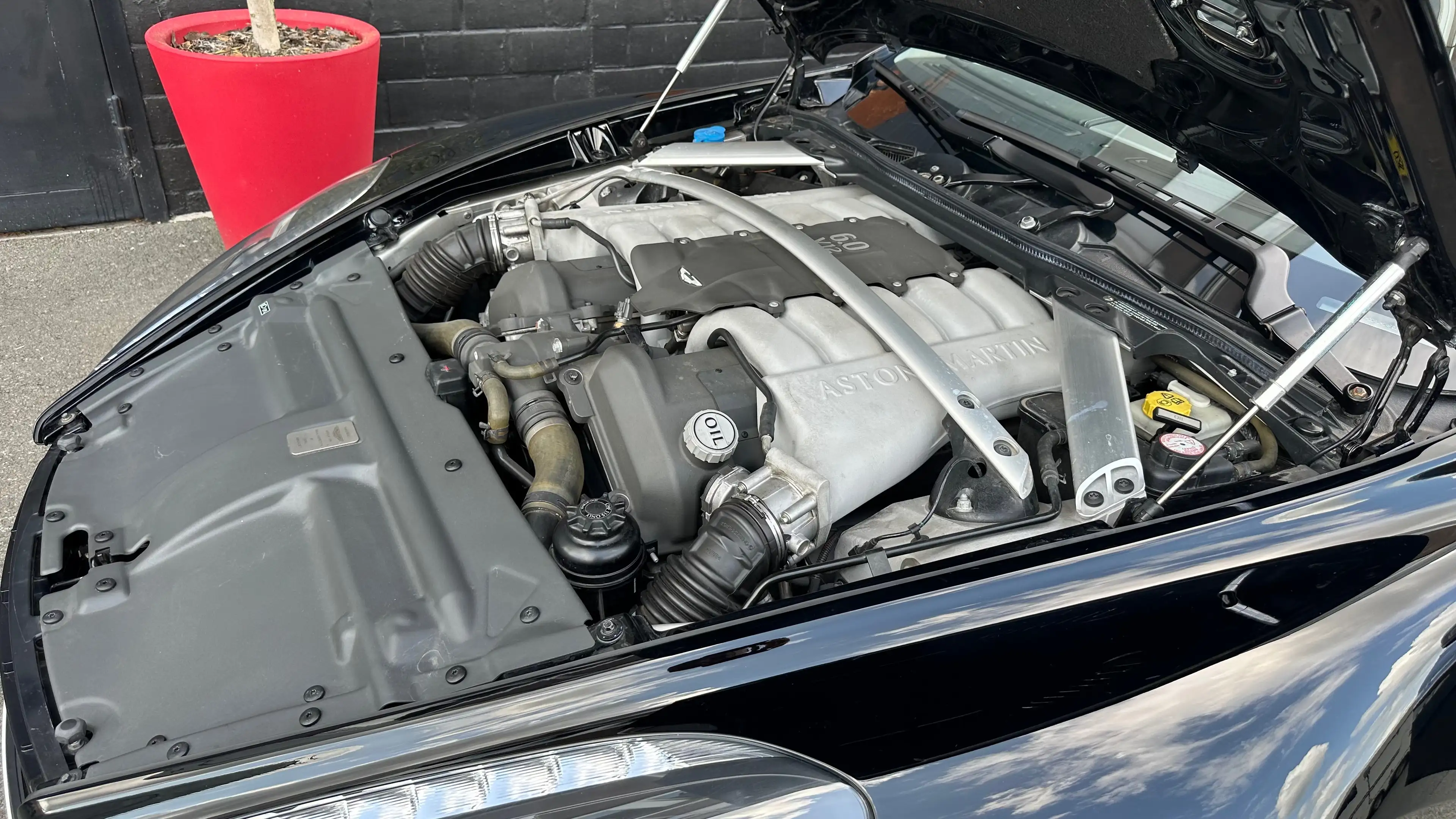 Aston Martin Rapide — photo 12