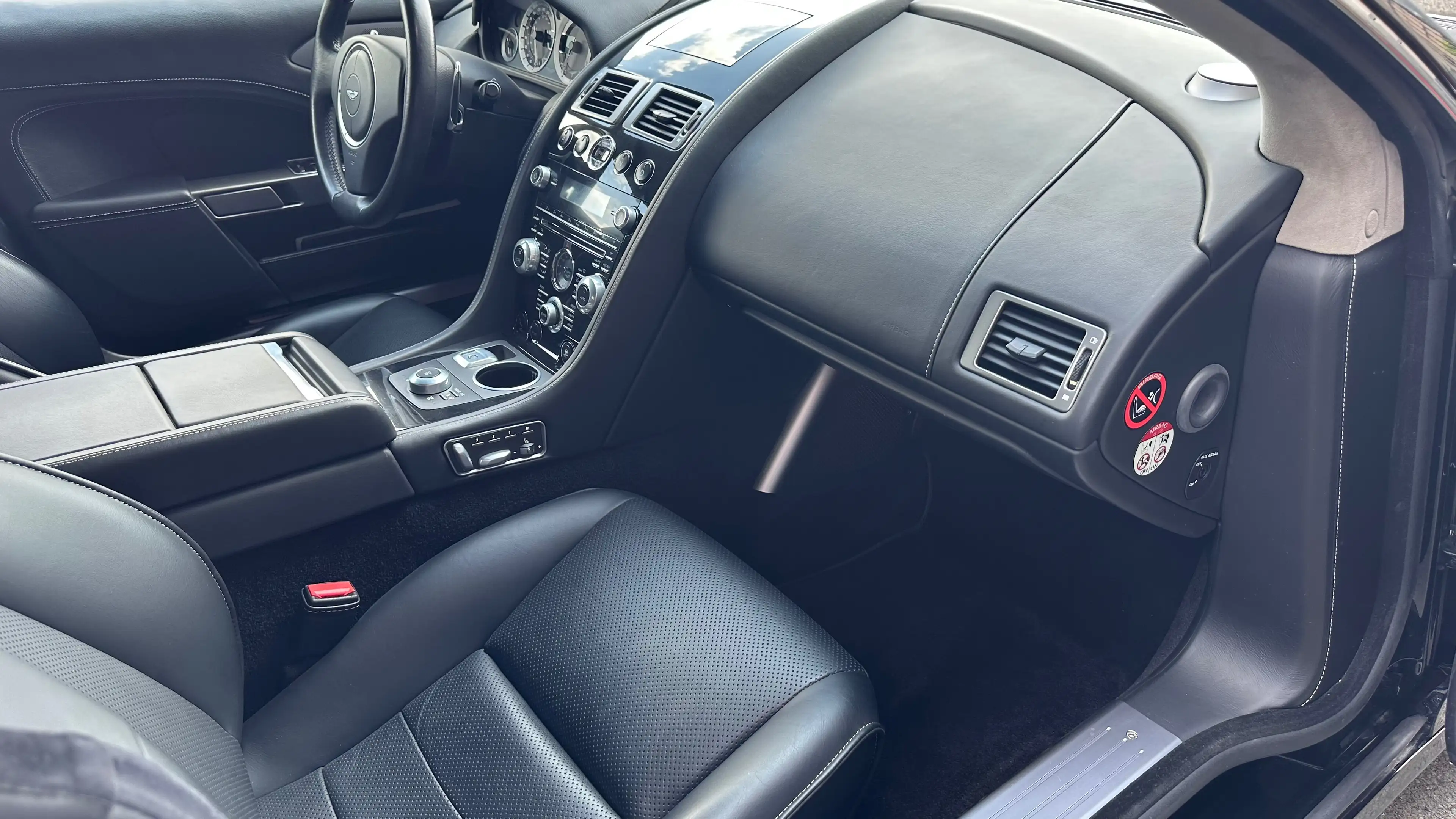 Aston Martin Rapide — photo 10