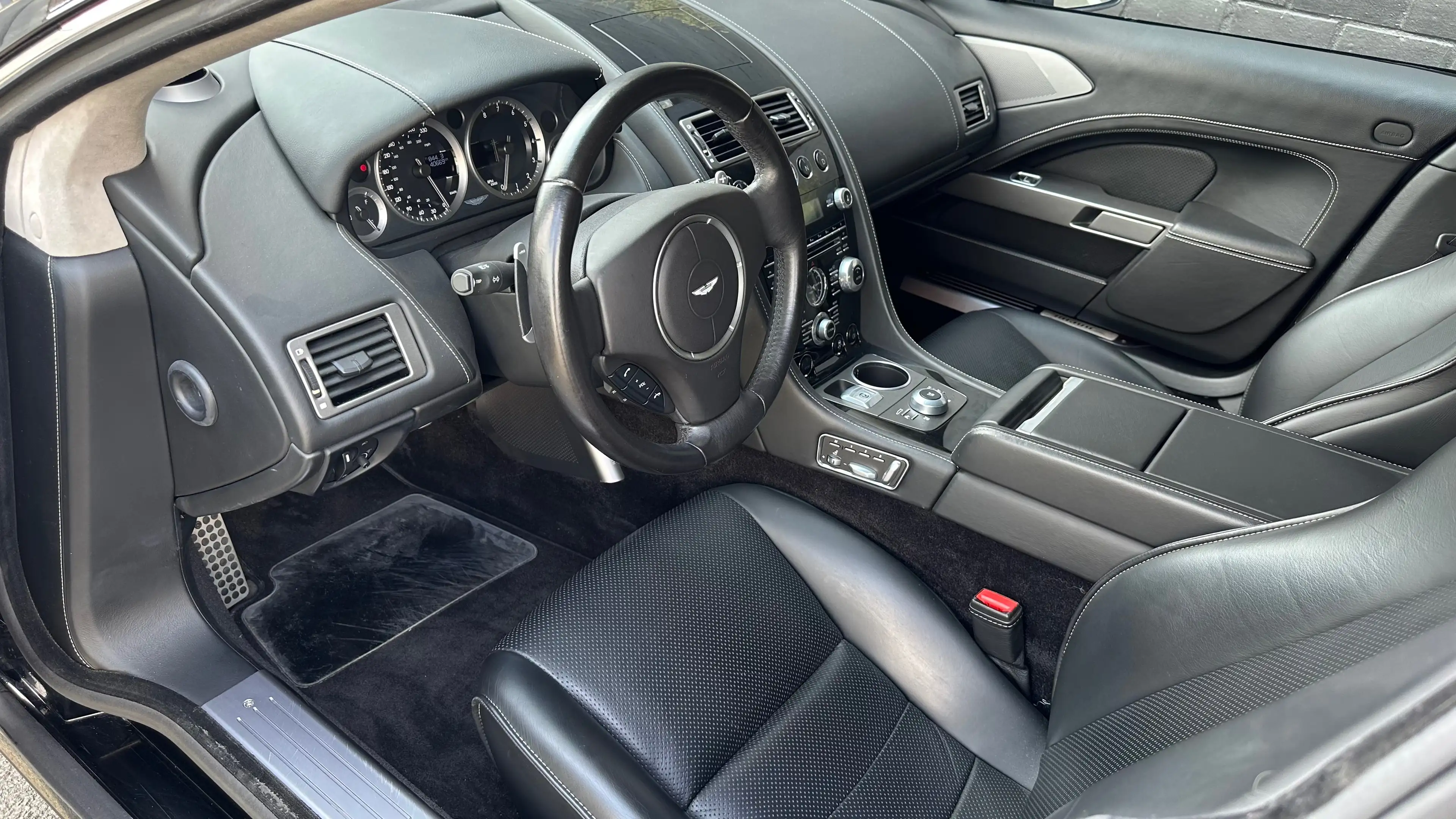 Aston Martin Rapide — photo 9