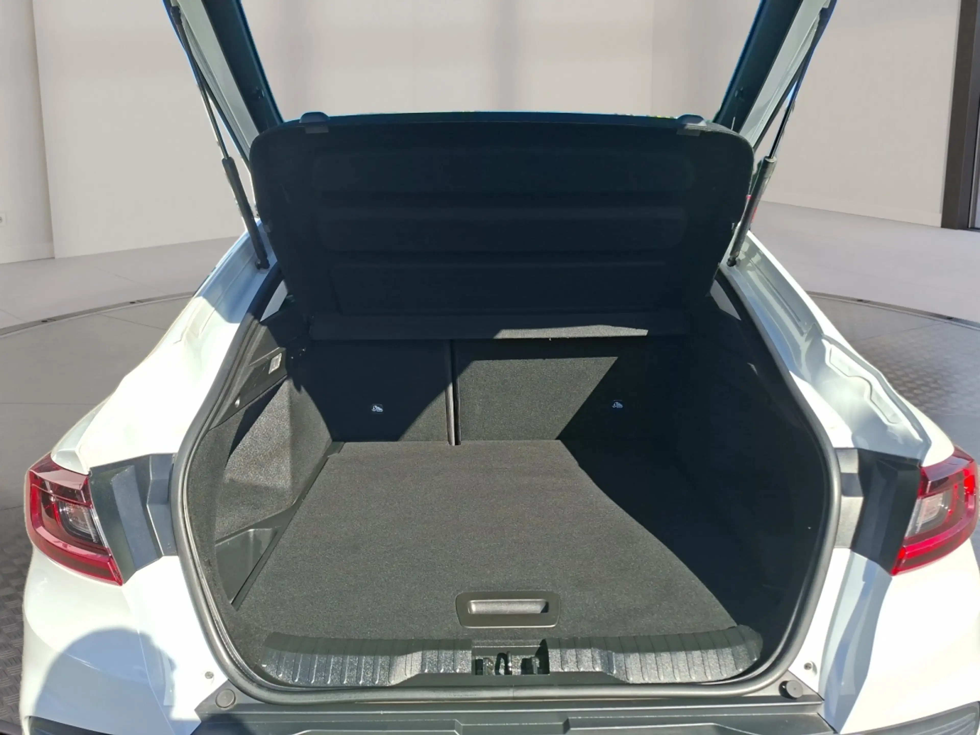 Renault Arkana Techno Mild Hybrid 140 EDC — photo 12