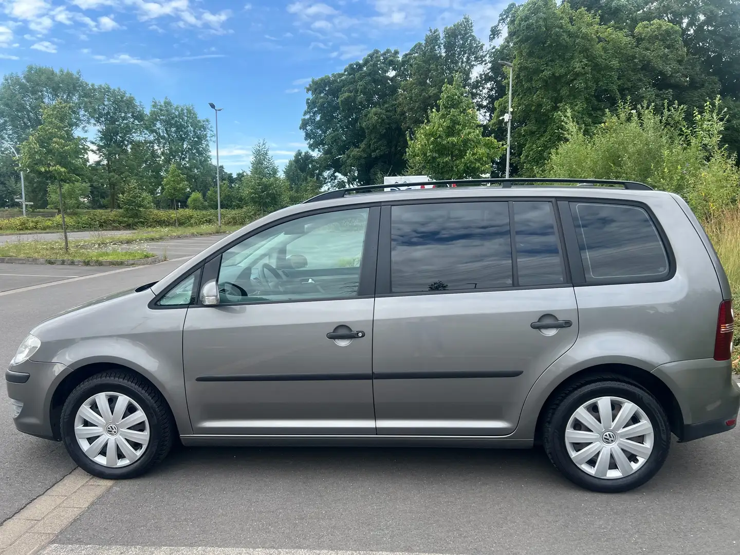 Volkswagen Touran Conceptline Gris - 2