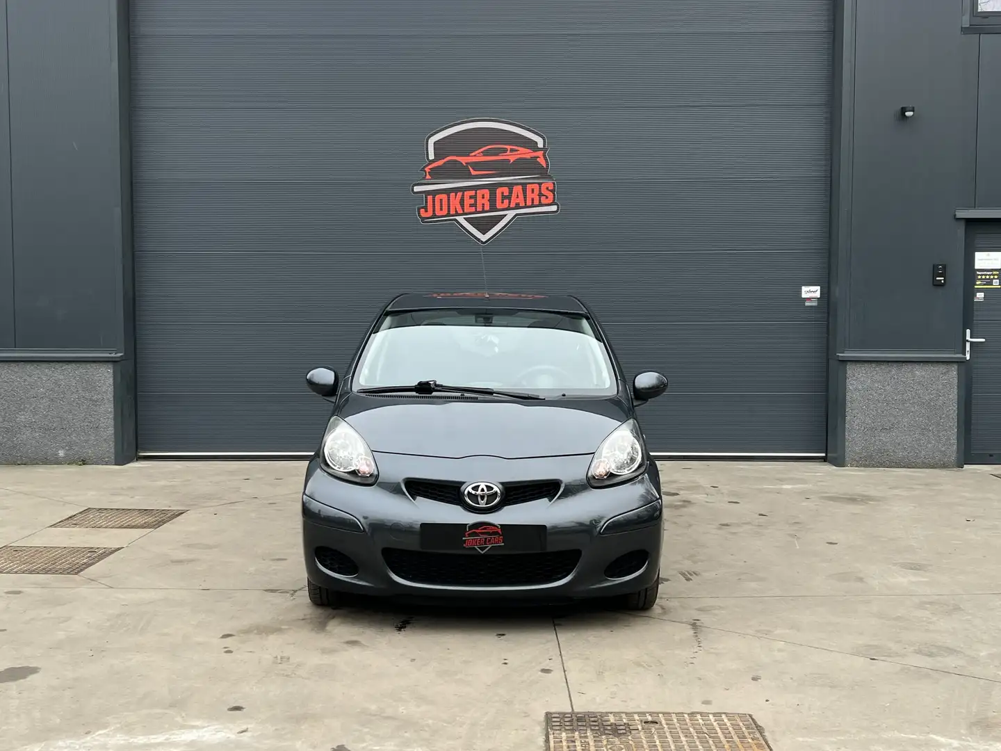 Toyota Aygo 1.0i EURO 5 1ste Eigenaar Gekeurd Carpass Gris - 1